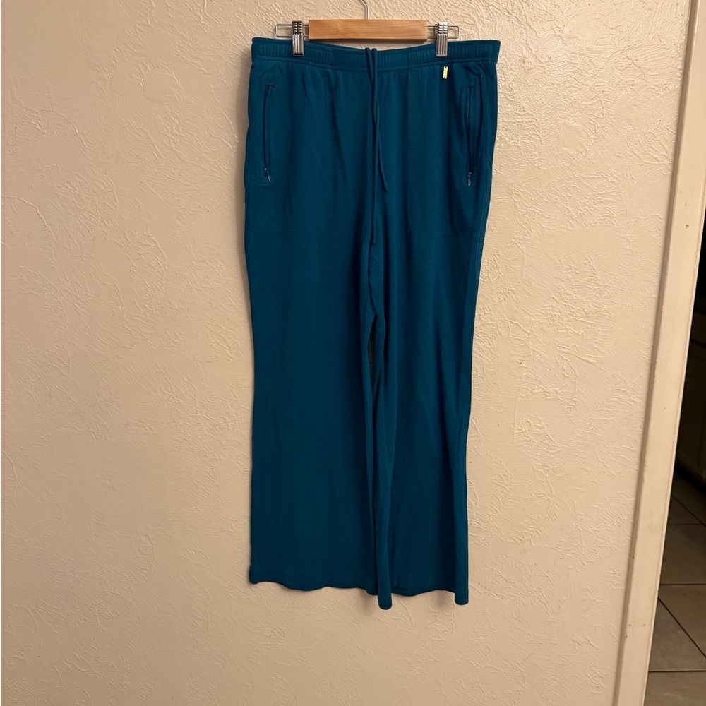 St. John Spa Zip Sweater cardigan & matching pants Stretch Jersey Knit - Picture 13 of 16